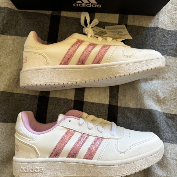 Adidas Kids Hoops 2.0K Shoes - Brand New with Tags - White with Pink Glitter!! - Picture 6 of 10